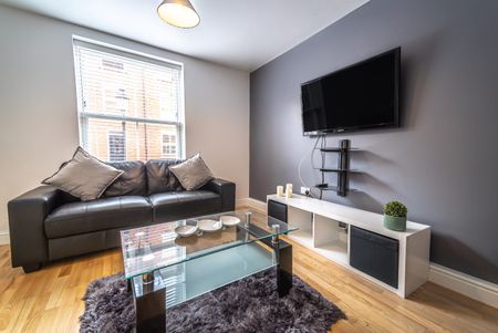 Room 6 Available, Riverside En Suite, 11 Bedroom House, Willowbank Mews – Student Accommodation Coventry - Photo 4