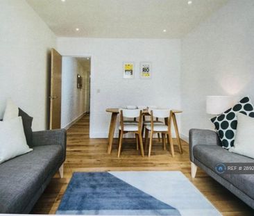 4 bedroom end of terrace house to rent - Photo 1