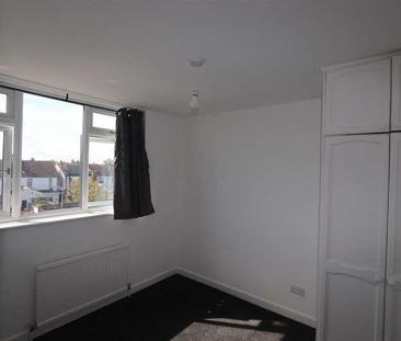 West Road, Shoeburyness, Southend-on-sea, SS3 - Photo 4