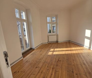 Attraktive Altbauwohnung– Charmant, modernisiert und bezugsbereit - Photo 1