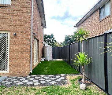 Perfectly positioned, three bedroom beauty! - Photo 3