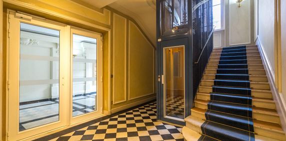 location Appartement T5 DE 260.7m² À PARIS - Photo 2