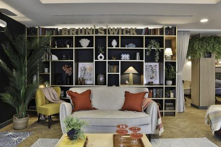 1 bedroom in a flat share to rent - Photo 2