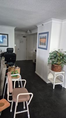 Broadbeach - Photo 1