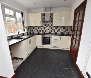 2 bedroom semi-detached house to rent - Photo 4