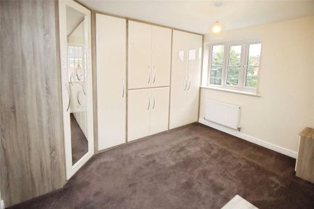 4 bedroom detached house to rent - Photo 4