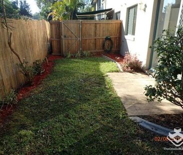 Renovated 3 bedroom townhouse available for rent, centrally located - Photo 3