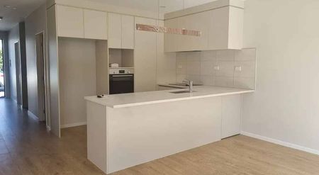 Lovely townhouse with a spacious backyard - Photo 3