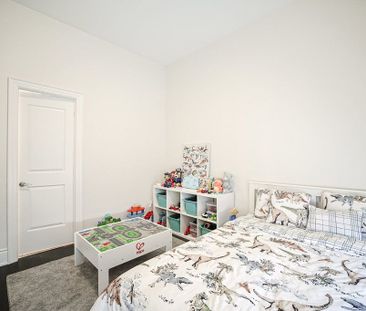 For Lease - 25 Kentledge Avenue, East Gwillimbury, Ontario - Photo 3