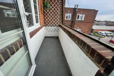 Wimborne Road, BOURNEMOUTH - Photo 4