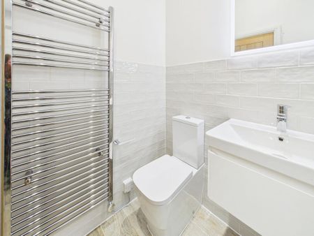 3 bedroom terraced house to rent - Photo 5