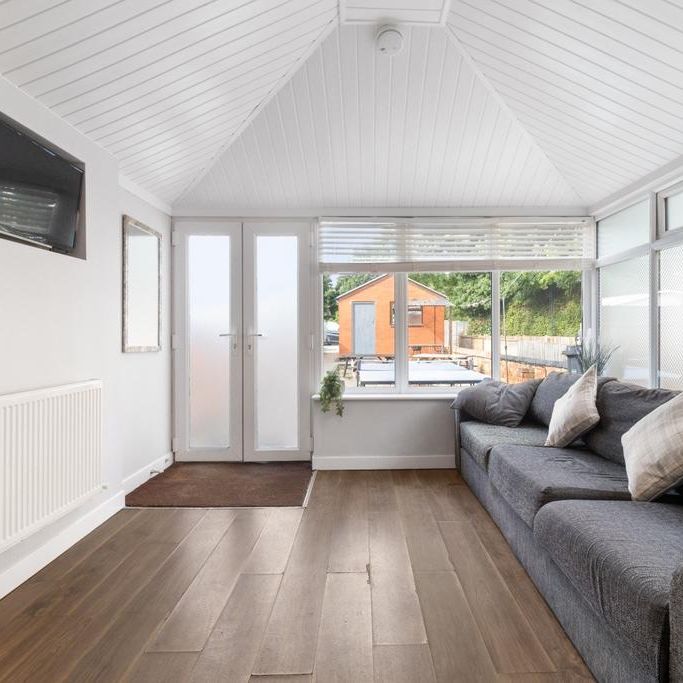 8 bedroom semi-detached house to rent - Photo 1