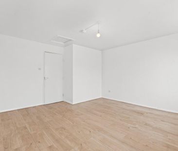 3 bedroom flat to rent - Photo 2