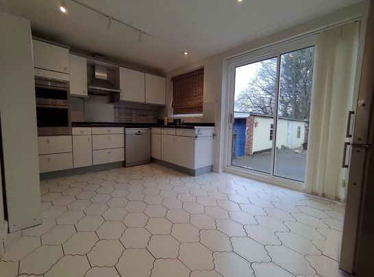 3 bedroom semi-detached house to rent - Photo 1