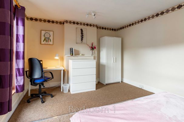 Room 1 - Photo 1