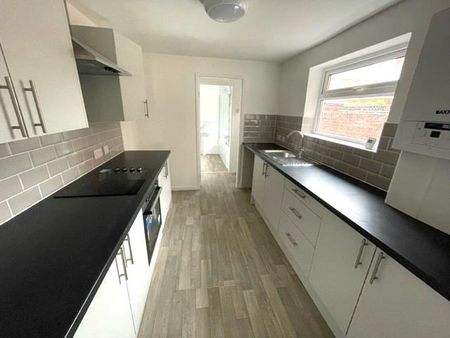2 bedroom terraced house to rent - Photo 4