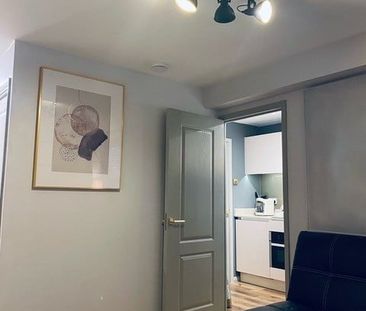 1 Bed Flat, Telegraph Place, E14 - Photo 3