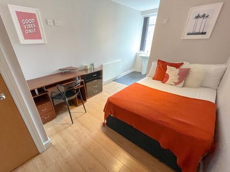 3 bedroom flat to rent - Photo 2