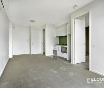 SPACIOUS ONE BEDROOM - UNFURNISHED - Photo 2
