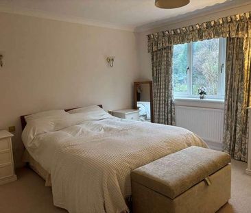 Priorsfield, Marlborough, SN8 - Photo 3