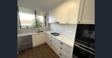 Impeccably Renovated Sanctuary with Harbour Views 118sqm - Photo 5