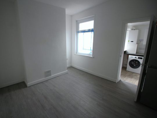 Terraced House to rent on - Photo 1
