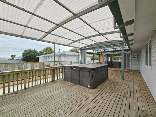 Spacious Family Home in Papakura - Photo 1