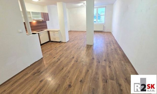 Prenajmeme veľký 1+kk byt, 49 m², Žilina - Bytčická, R2 SK. - Fotografia 1