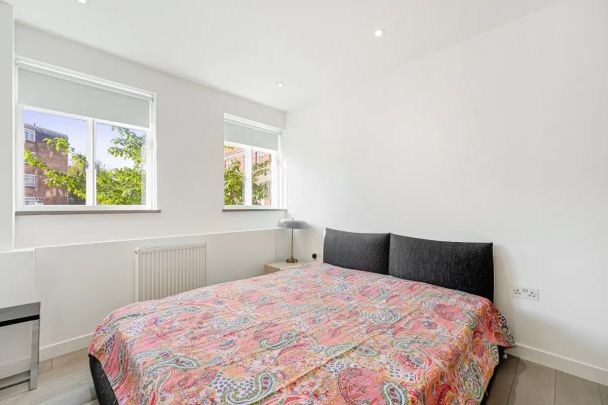 2 bedroom flat in Cheltenham Terrace - Photo 1