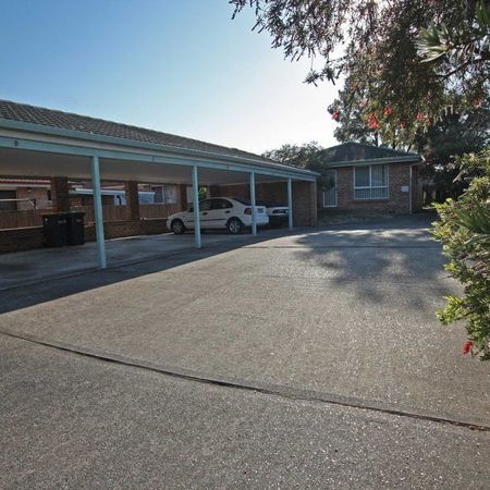 Refurbished private two bedroom villa with courtyard - Photo 3