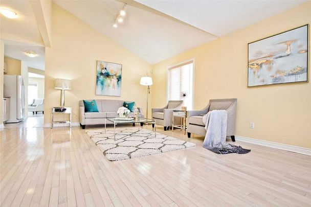 For Lease - 108 Melbourne Drive, Richmond Hill, Ontario - Photo 1