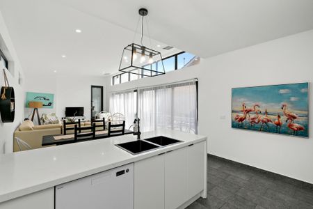 Fully Furnished Home in East Geelong! - Photo 4