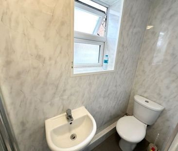 Room in a Shared House, Springfield Mount, NW9 - Photo 6
