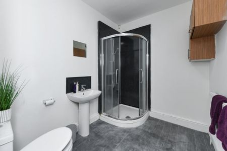4 bedroom flat to rent - Photo 4