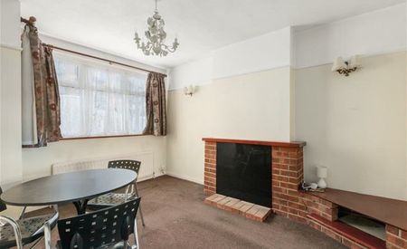 3 Bed Semi-Detached House, Durnsford Road, SW19 - Photo 2