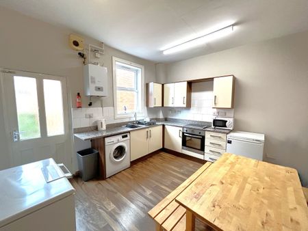 3 bedroom house share to rent - Photo 4