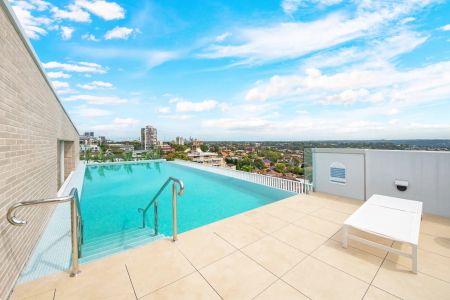 Brand New Designer One-Bedroom Residence in Prestigious "Pienza" - Photo 2