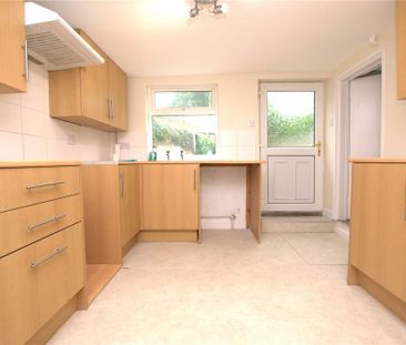 2 bedroom end of terrace house to rent - Photo 4