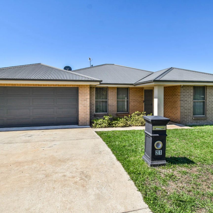 21 Robinson Court, Orange. - Photo 1