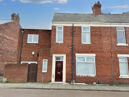 2 bed terraced house to rent in NE31 - Photo 2