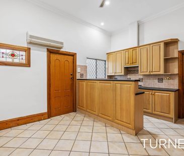 Spacious Character Family Home - Photo 2