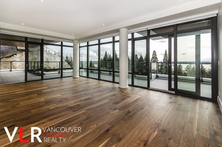 Condo in West Vancouver, BC - Photo 2