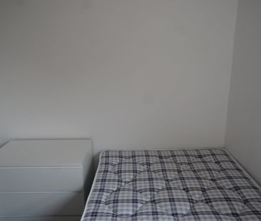 Room in a Shared House, Burlington Road, SO15 - Photo 6