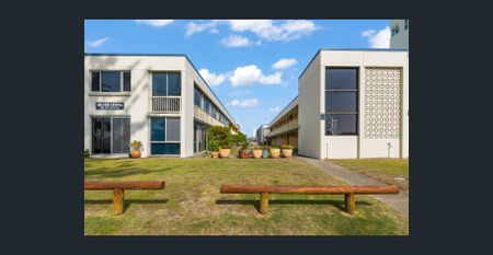 Beachside Living at Its Best – Steps from the Sand at North Burleigh! - Photo 2