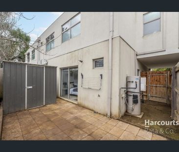 Stylish, Low-Maintenance Home with Unbeatable Convenience - Photo 5