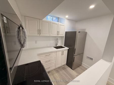 For Lease - 2129 Glenfield Road Unit# Bsmt, Oakville, Ontario - Photo 2
