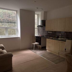 Studio to rent - Photo 2