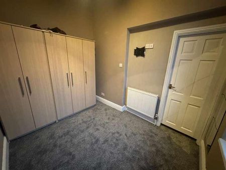 Bank Street, Dewsbury, WF12 - Photo 2