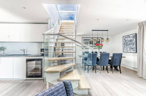 4 bedroom flat to rent - Photo 1