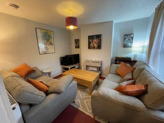 5 bedroom private hall to rent - Photo 1